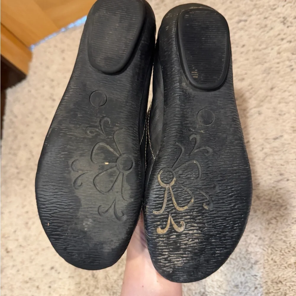 Cabela's Black Women's Slip-On Loafer Flats with Button Accent - Picture 3 of 4